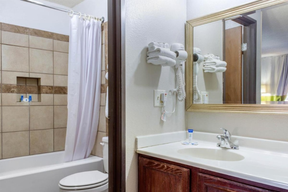 Room image 4