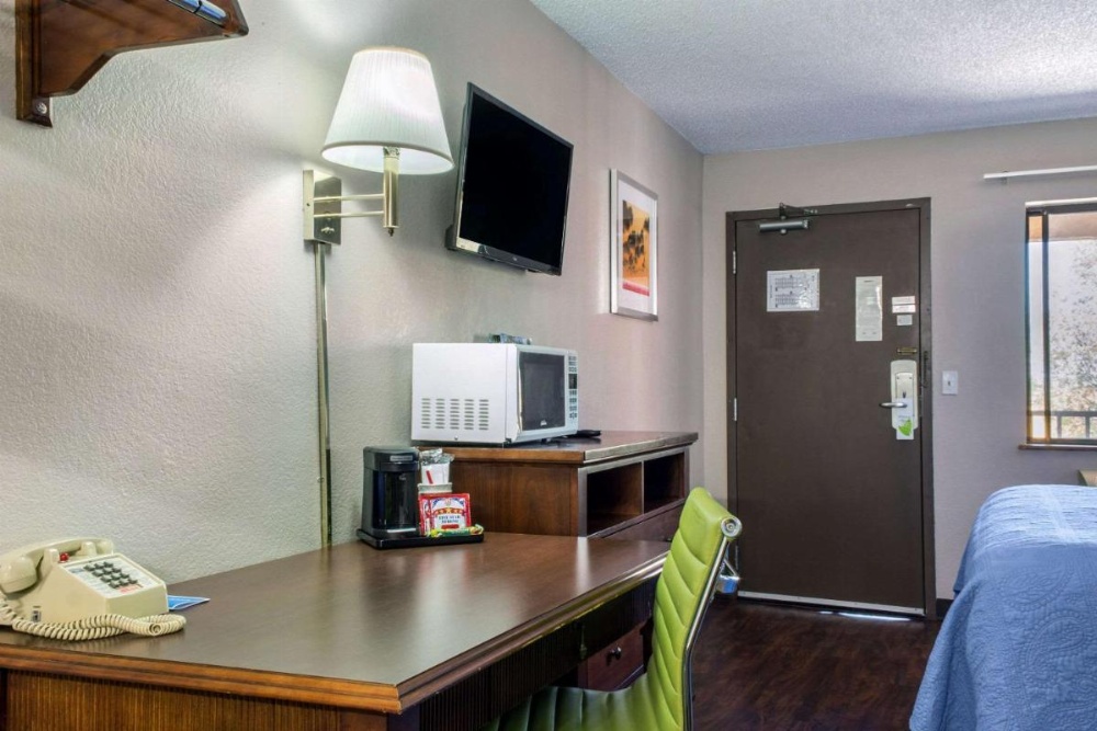 Room image 3